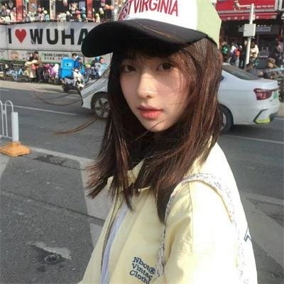 戴脚镣的女孩